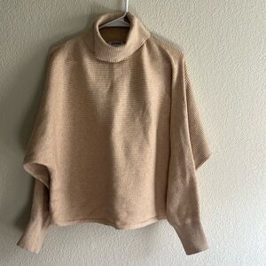 Women’s tan slightly cropped Old Navy turtleneck sweater L